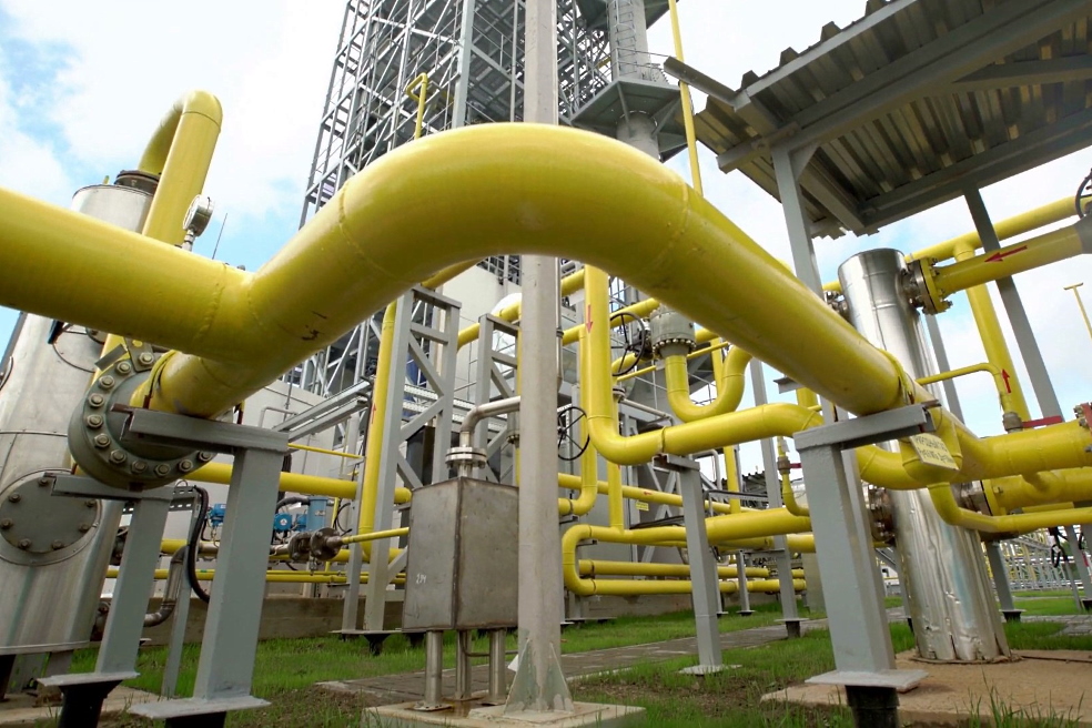 Long-term financing for the construction of an oil refinery