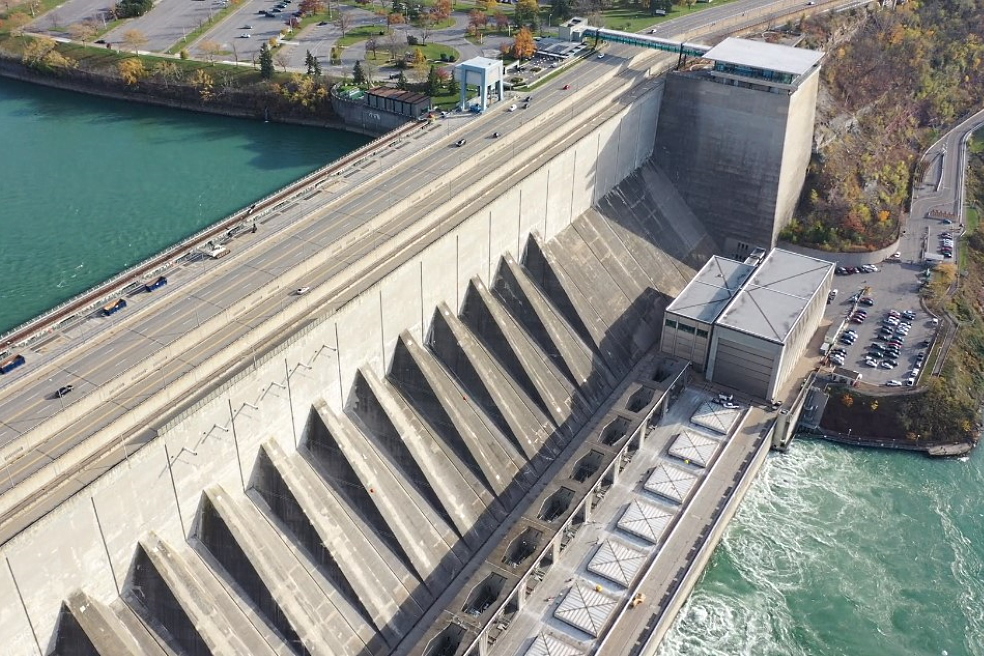 Debt financing for the construction of hydropower plants includes long-term loans from commercial banks, mezzanine financing, bond issues, grant financing and other instruments