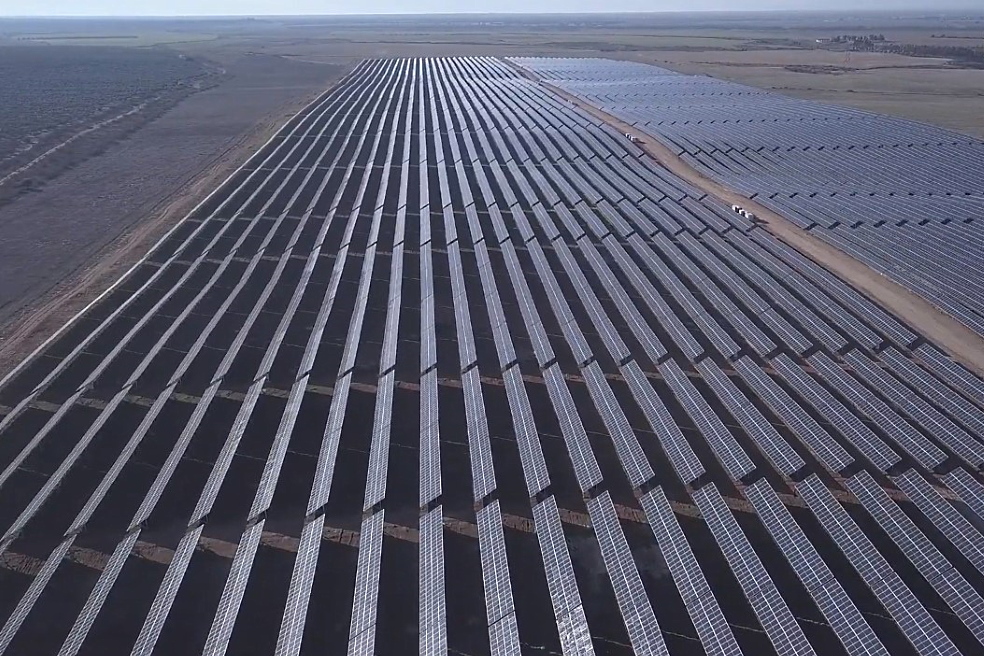 Первоначально планировалось строительство солнечной фотоэлектрической станции Нуньес-де-Бальбоа пиковой мощностью 500 МВт на фотоэлектрических панелях