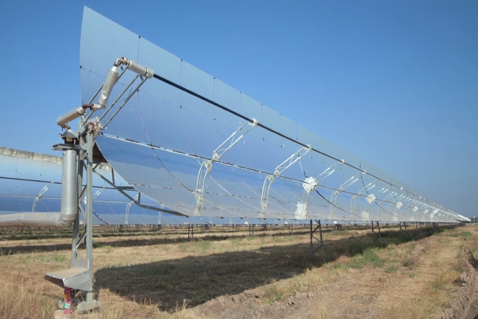 A large solar thermal power plant can consist of several hundreds of such independent circuits, connected into a single power system