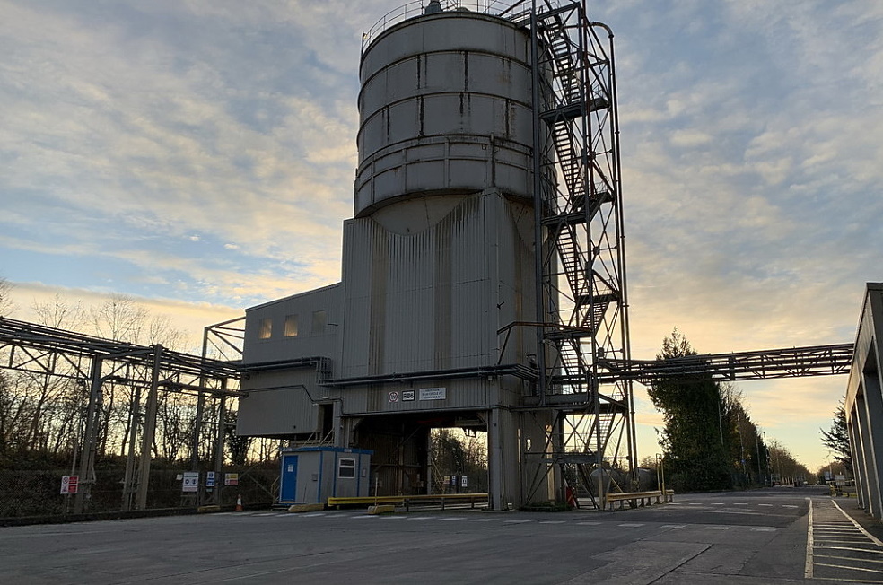 Our company uses highly efficient European technologies to reduce emissions of volatile organic substances and carbon monoxide in cement plants
