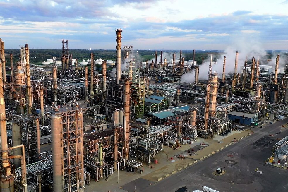 Long-term financing for the construction of a new refinery or the modernization of existing equipment